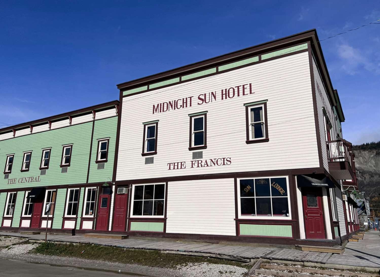 Midnight Sun, A Coast Hotel 도슨 시티 외부 사진