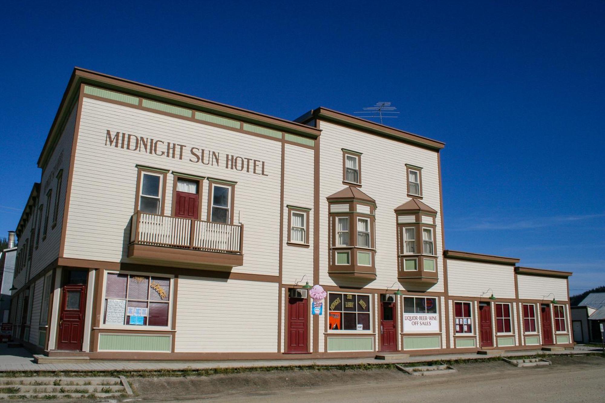 Midnight Sun, A Coast Hotel 도슨 시티 외부 사진