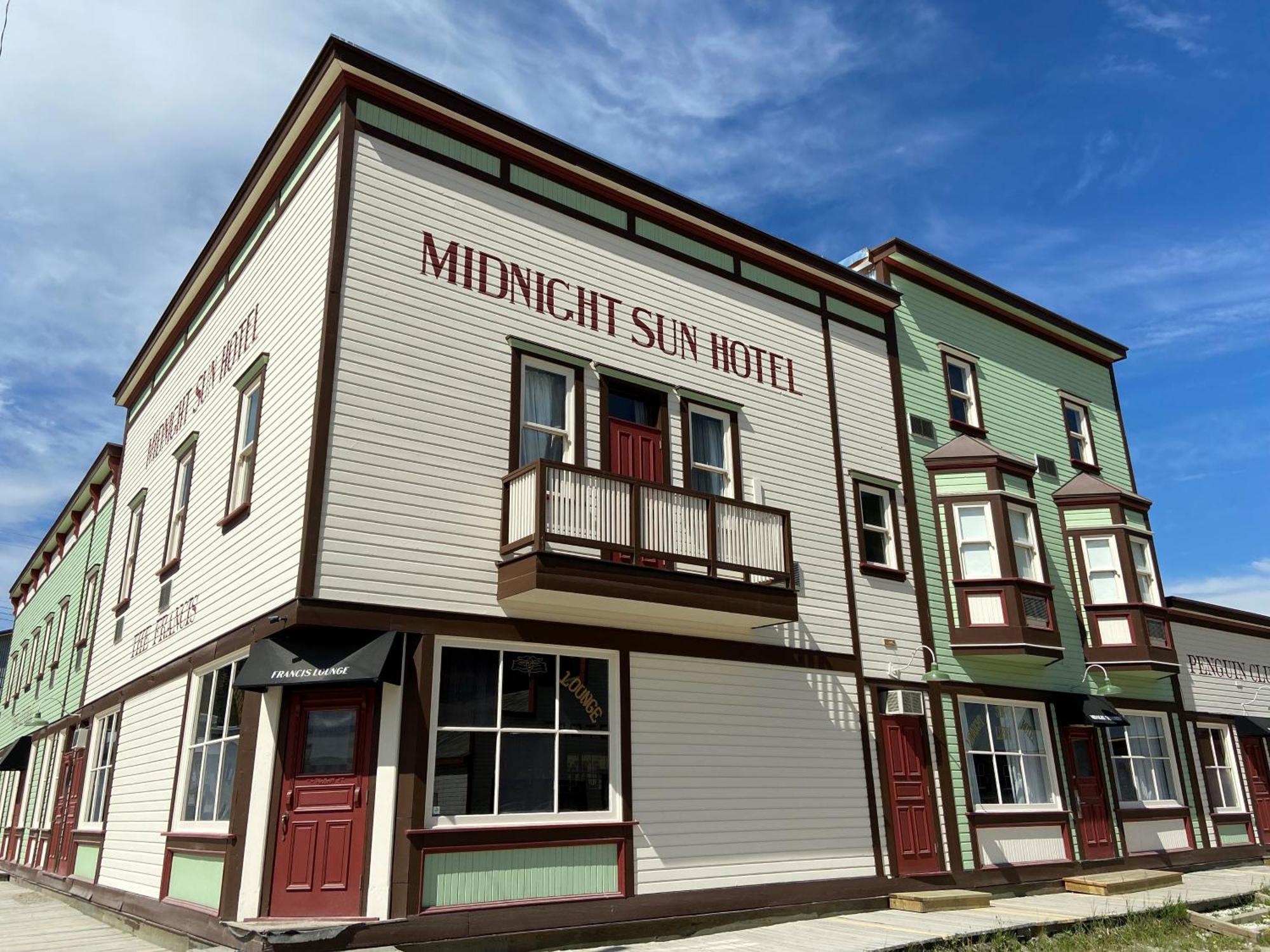 Midnight Sun, A Coast Hotel 도슨 시티 외부 사진